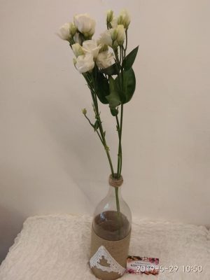 white lysianthos wedding flower in the summer heat