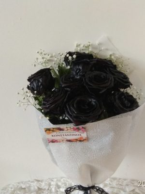 Σπάνια ποικιλία μαύρου τριαντάφυλλου θα βρειτε στο ανθοπωλειο στην θεσσαλονικη ανθοδημιουργίες Κωνσταντινος