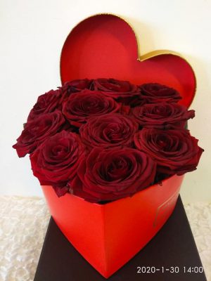 ROSES IN A BOX Τριαντάφυλλα σε κουτί Θεσσαλονίκη | Online ανθοπωλείο ανθοδημιουργίες Τούμπα Θεσσαλονίκη