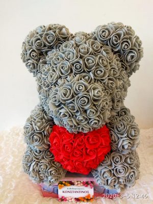 A beautiful decorative bear made with special care and love of 3D roses very soft in white texture with red heart. It is a gift of roses of superior quality that will last forever! Dimensions: Height: 40cm Width: 28 cm