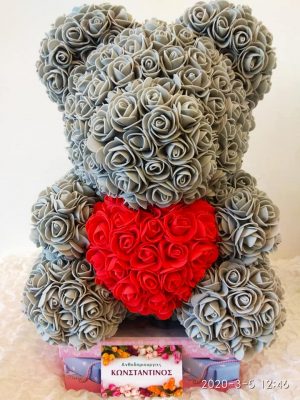 A beautiful decorative bear made with special care and love of 3D roses very soft in white texture with red heart. It is a gift of roses of superior quality that will last forever! Dimensions: Height: 40cm Width: 28 cm