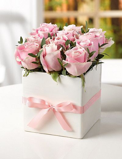 12 PINK ROSES IN A GIFT BOX FLORIST THESSALONIKI