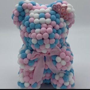 Αρκουδάκι pom pom από τριαντάφυλλα Τούμπα Θεσσαλονίκη | ΑΡΚΟΥΔΑΚΙ POM POM ΤΡΙΧΡΩΜΟ ΜΕ ΚΟΡΩΝΑ ΣΕ ΚΟΥΤΙ ΔΩΡΟΥ ΓΙΑ ΝΕΟΓΕΝΝΗΤΟ