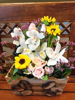 WOODEN DECORATIVE BASKET WITH FLOWERS AND WINES WHITE RED