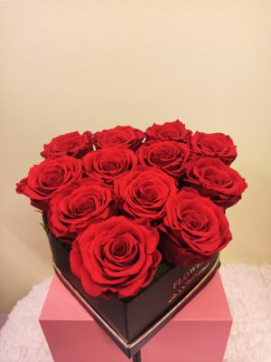 12 Forever Rose Κόκκινα σε Κουτί Δώρου Καρδιά