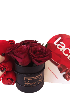 Ανθοπωλείο Θεσσαλονίκη Ανθοδημιουργίες - Δώρο Αγίου Βαλεντίνου: 5 κόκκινα τριαντάφυλλα σε κουτί δώρου, αρκουδάκι Αγίου Βαλεντίνου & καρδιά lacta